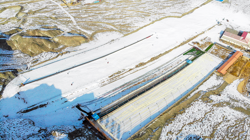 甘肅嘉峪關(guān)懸臂滑雪場
